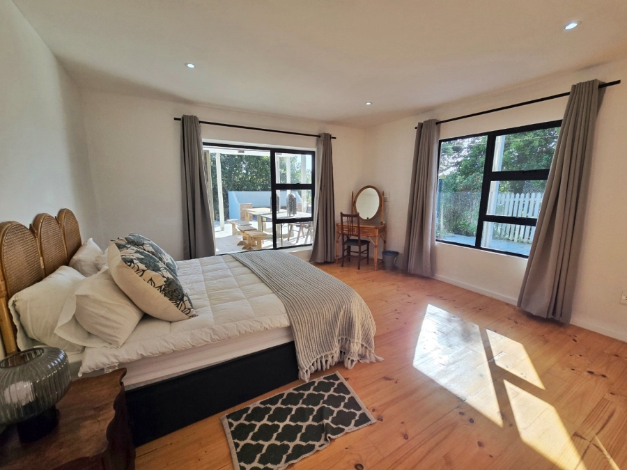 7 Bedroom Property for Sale in Kingfisher Creek Western Cape